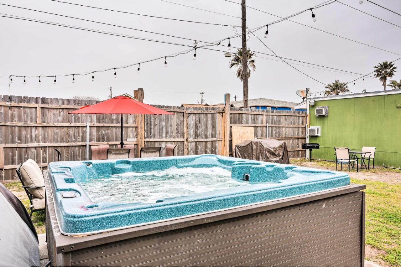 Cozy Galveston Apartment - Walk To Beach And Dining Luaran gambar
